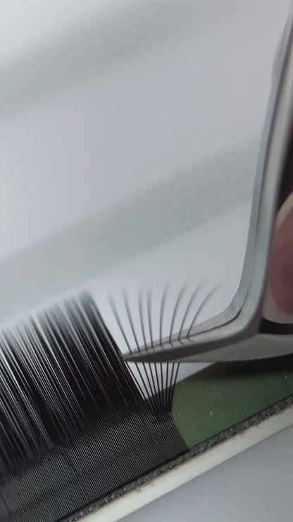 FINGERPRINT Mini Boot 90° Volume Lash Tweezer